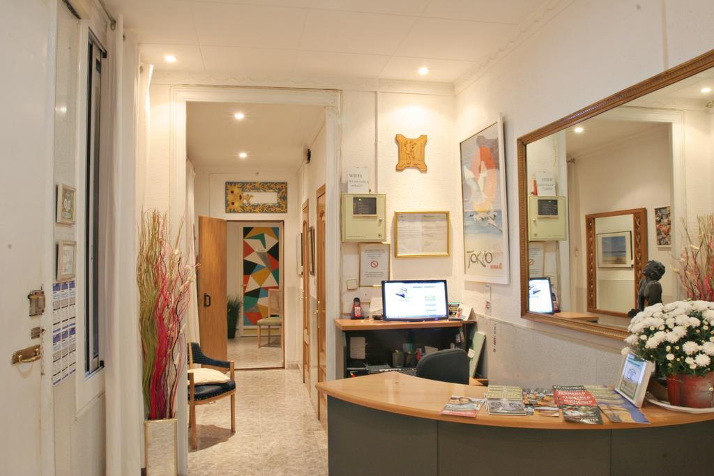 Hostal Aribau Barcelona Bilik gambar