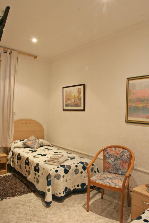Hostal Aribau Barcelona Luaran gambar