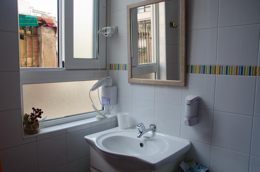 Hostal Aribau Barcelona Bilik gambar
