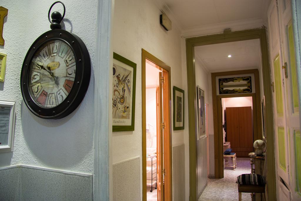 Hostal Aribau Barcelona Luaran gambar