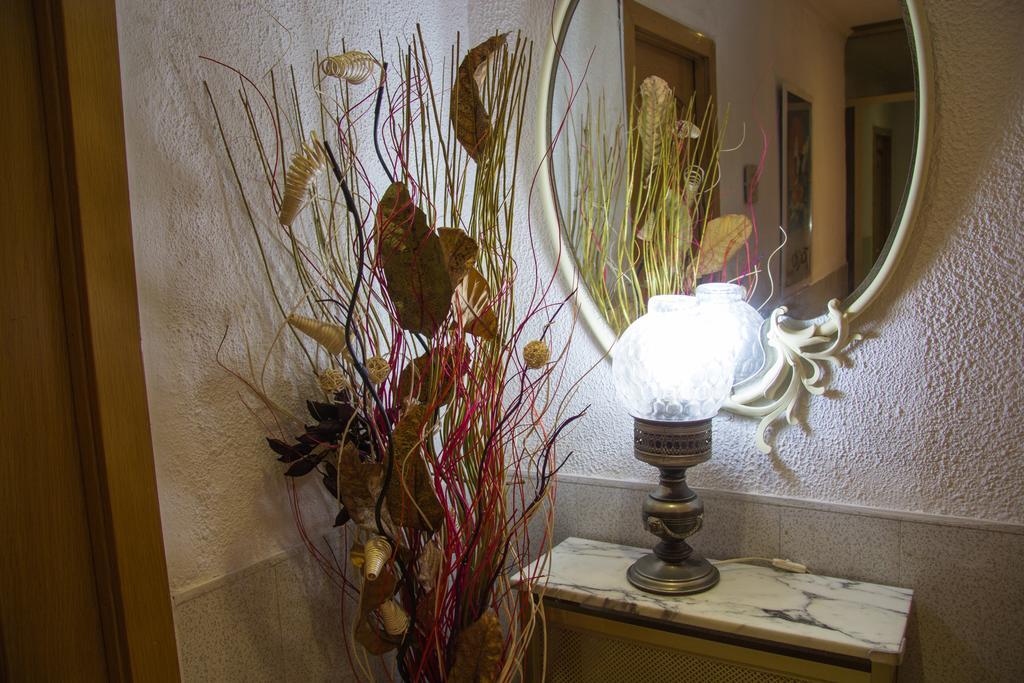 Hostal Aribau Barcelona Luaran gambar