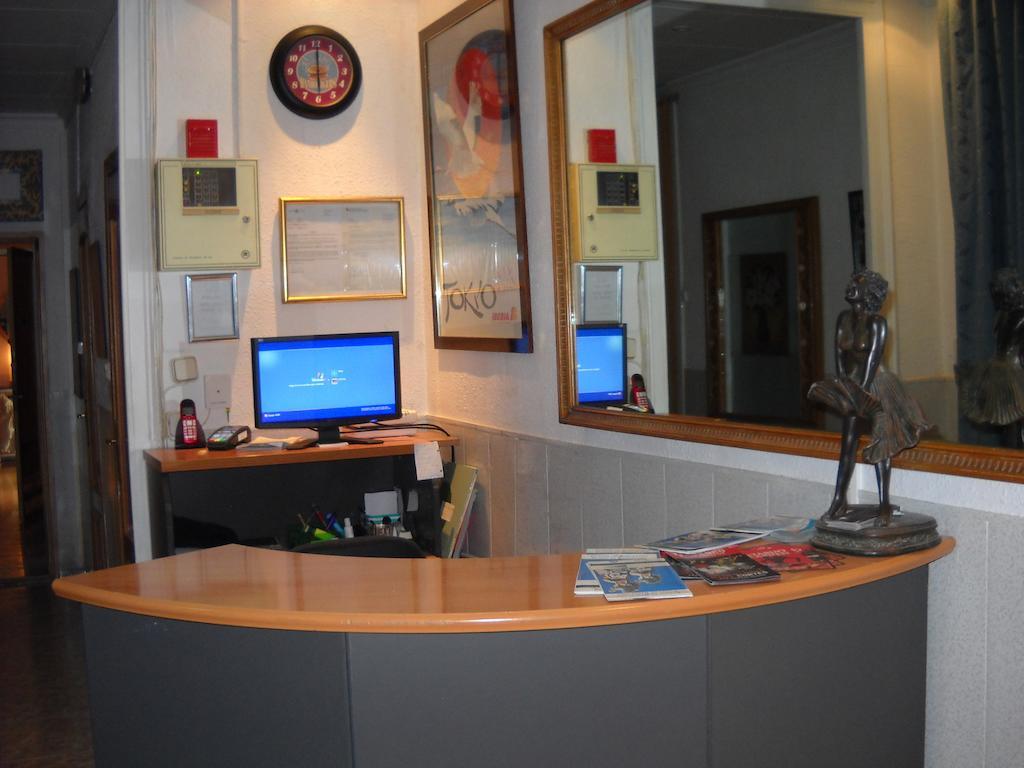 Hostal Aribau Barcelona Bilik gambar