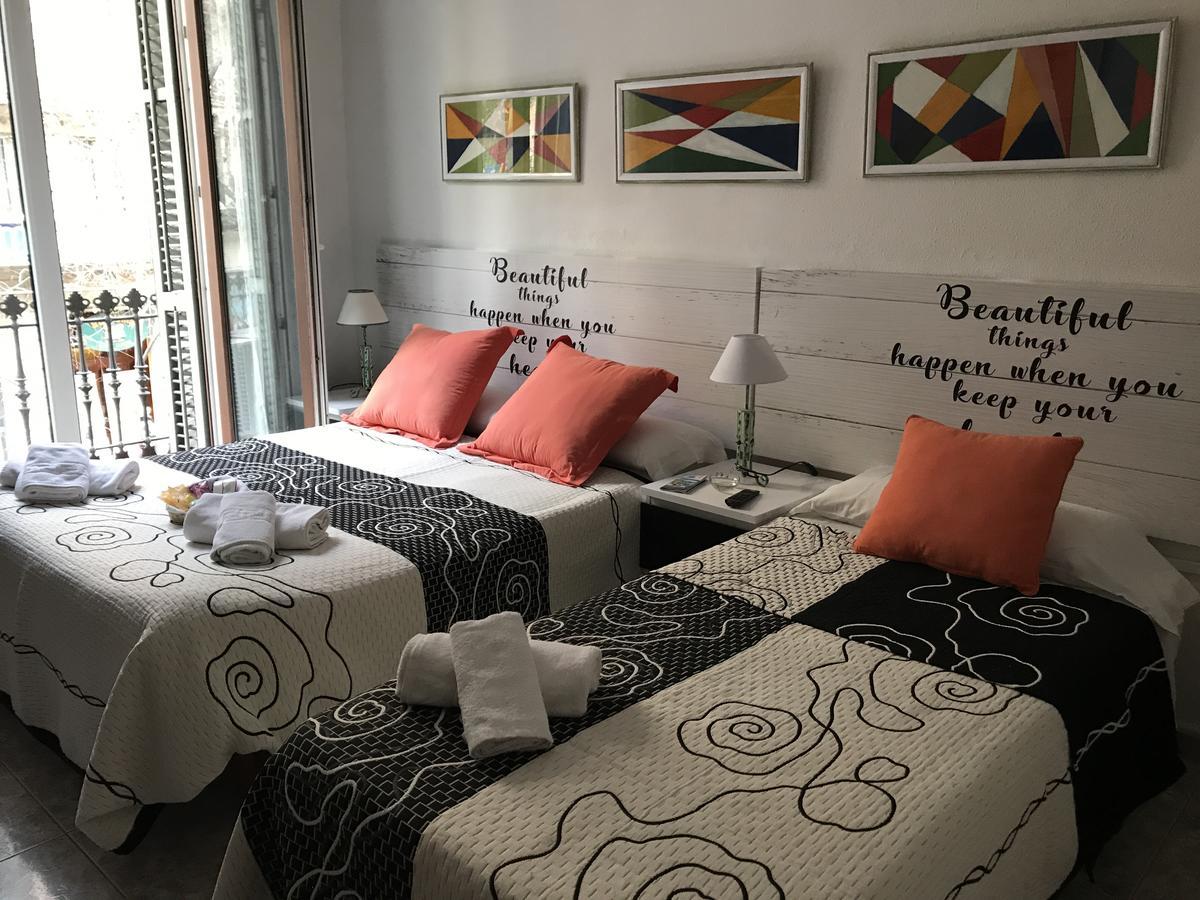 Hostal Aribau Barcelona Luaran gambar