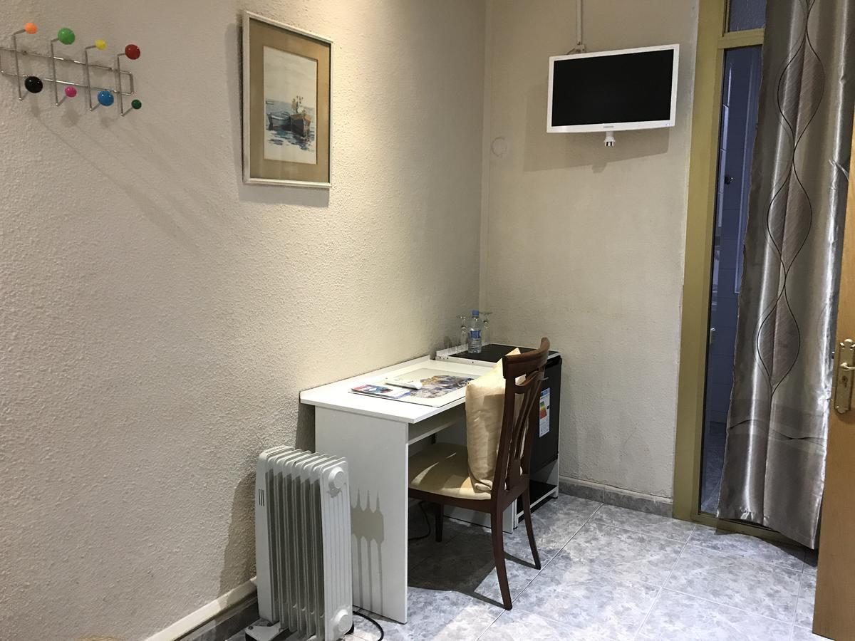 Hostal Aribau Barcelona Luaran gambar