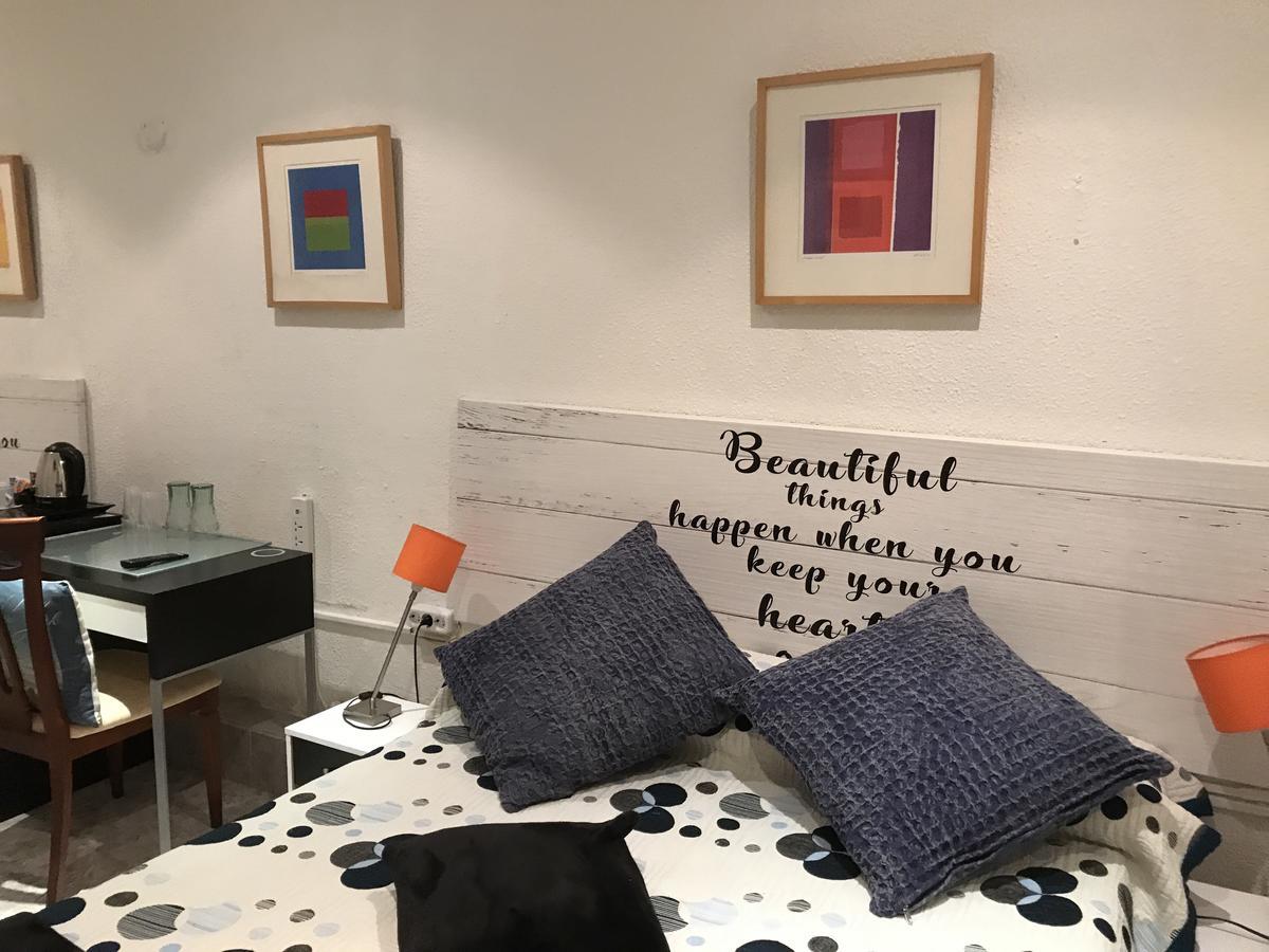 Hostal Aribau Barcelona Luaran gambar