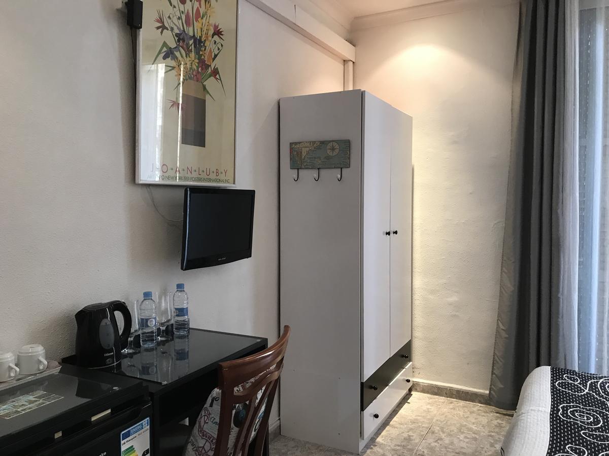 Hostal Aribau Barcelona Luaran gambar