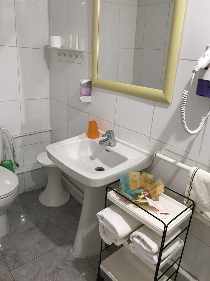 Hostal Aribau Barcelona Luaran gambar
