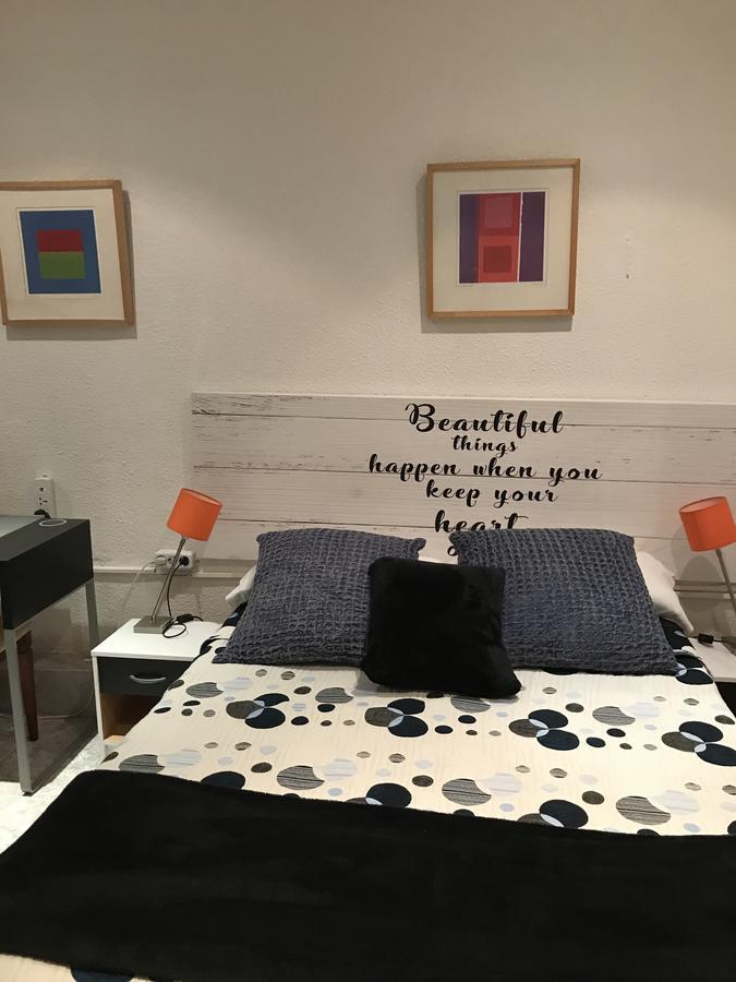 Hostal Aribau Barcelona Luaran gambar