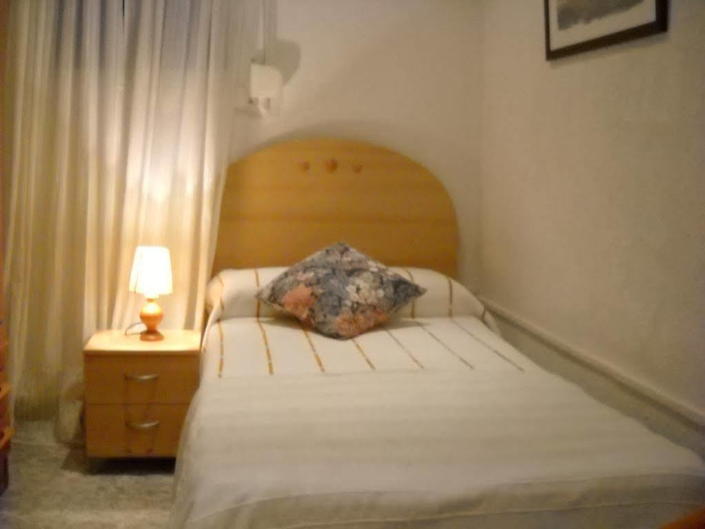 Hostal Aribau Barcelona Luaran gambar