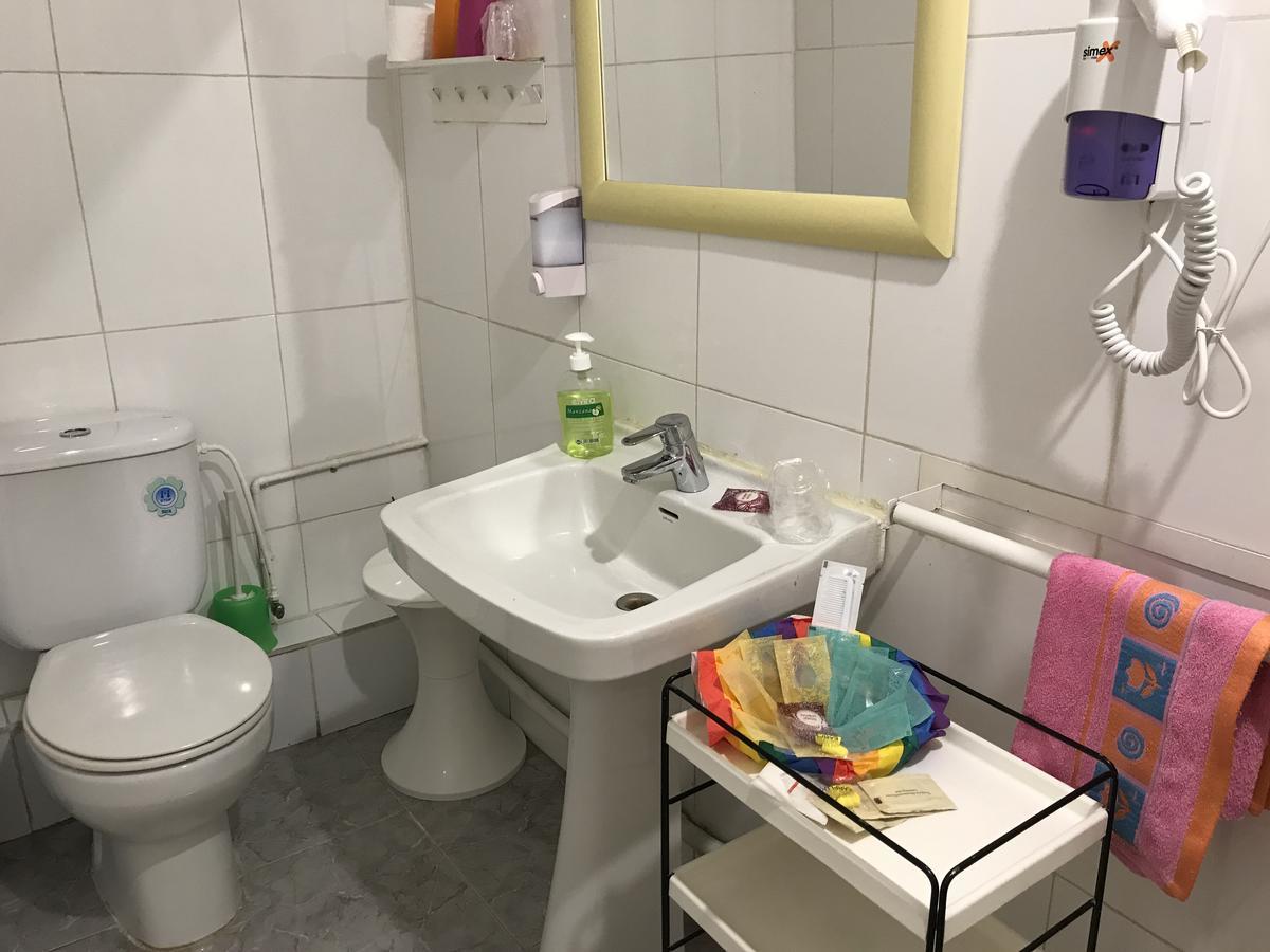 Hostal Aribau Barcelona Luaran gambar