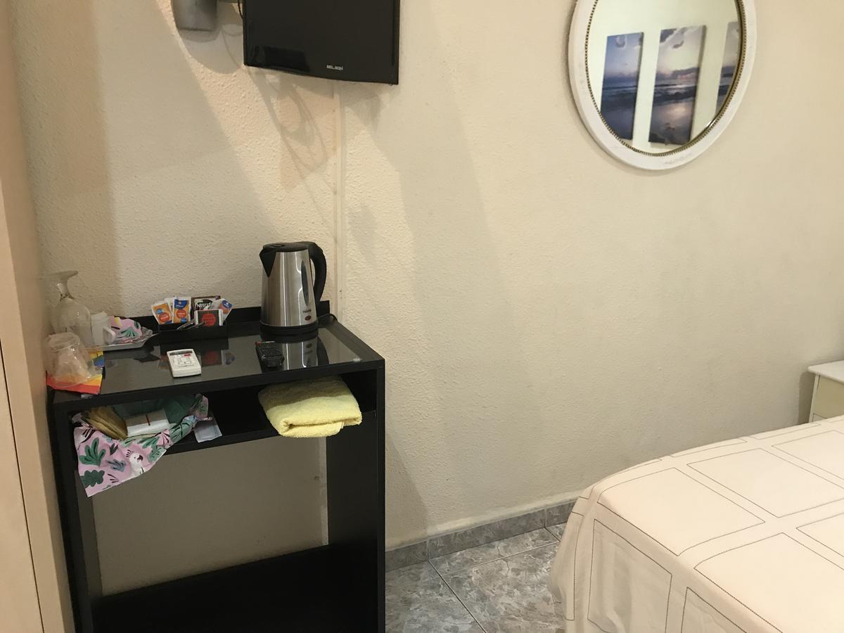 Hostal Aribau Barcelona Luaran gambar