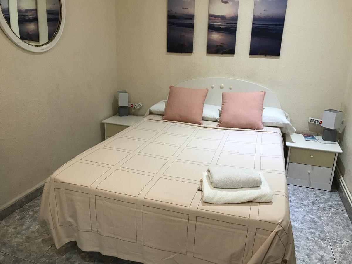 Hostal Aribau Barcelona Luaran gambar